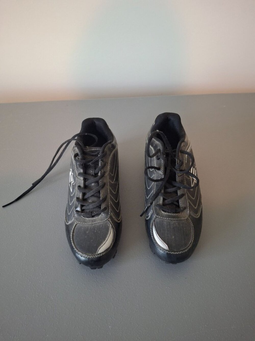 Easton Black Silver Baseball Cleats Lace Up Rubber Traction Athletic Size 9.5